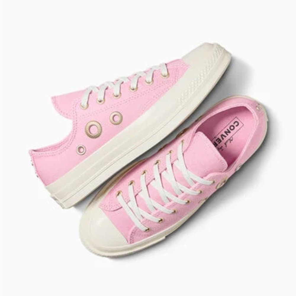 NWB pink grommet converse